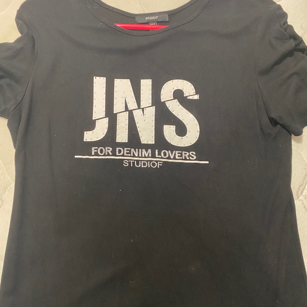 Studio F tee
